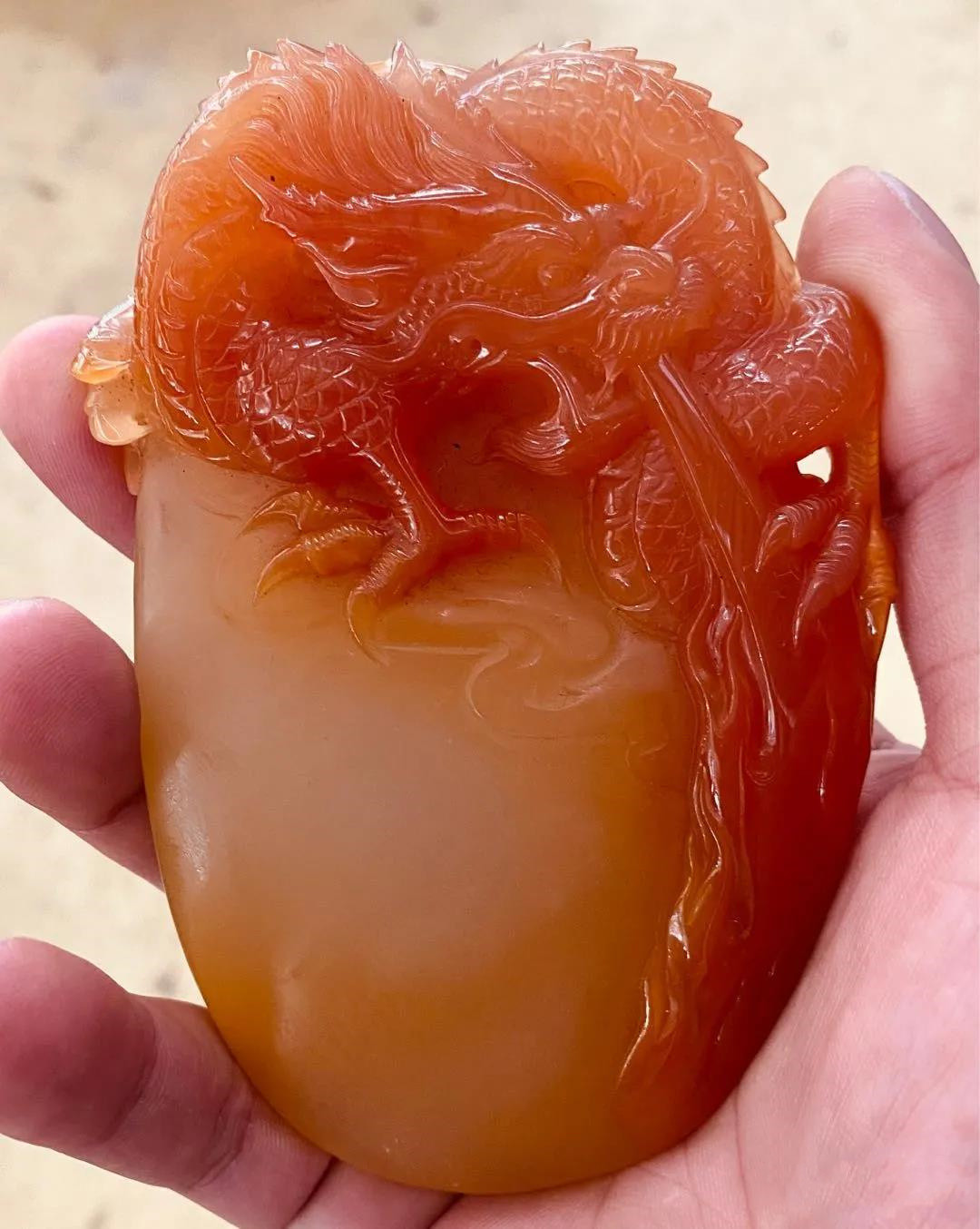 黄玉与黄龙玉哪个收藏价值高,黄龙玉能用精油养护吗