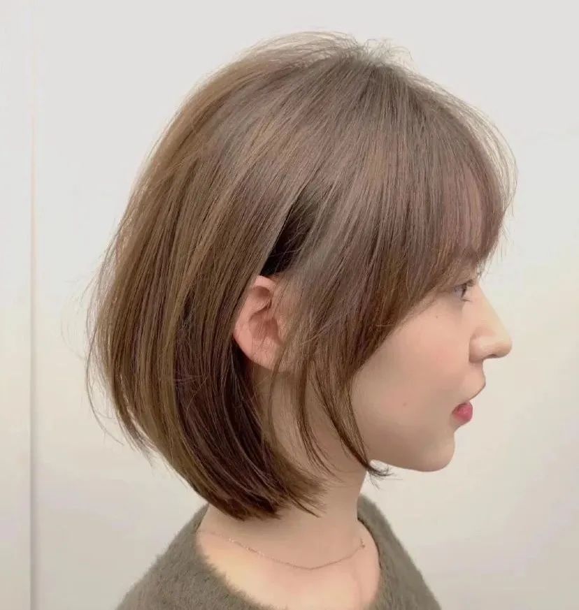 大圆脸型的女生适合剪短发,大脸女生剪短发显脸小的有哪些