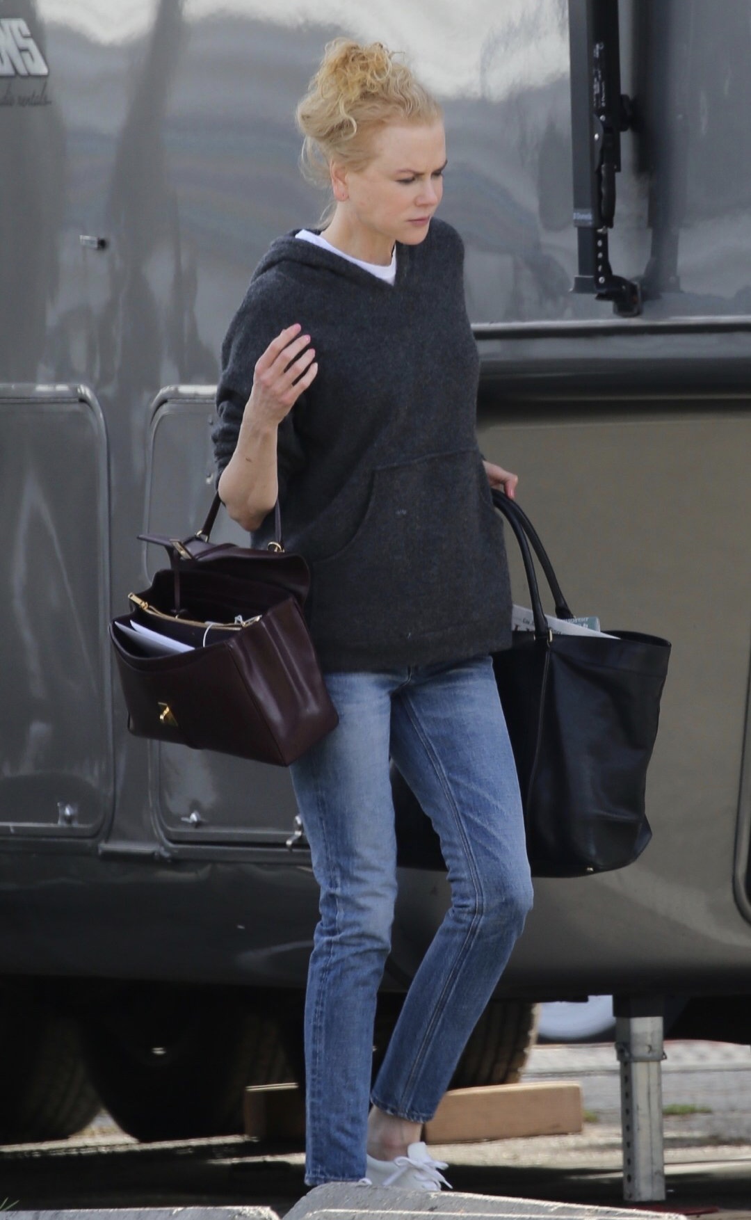 妮可基德曼白色裤子,妮可基德曼穿的裤子