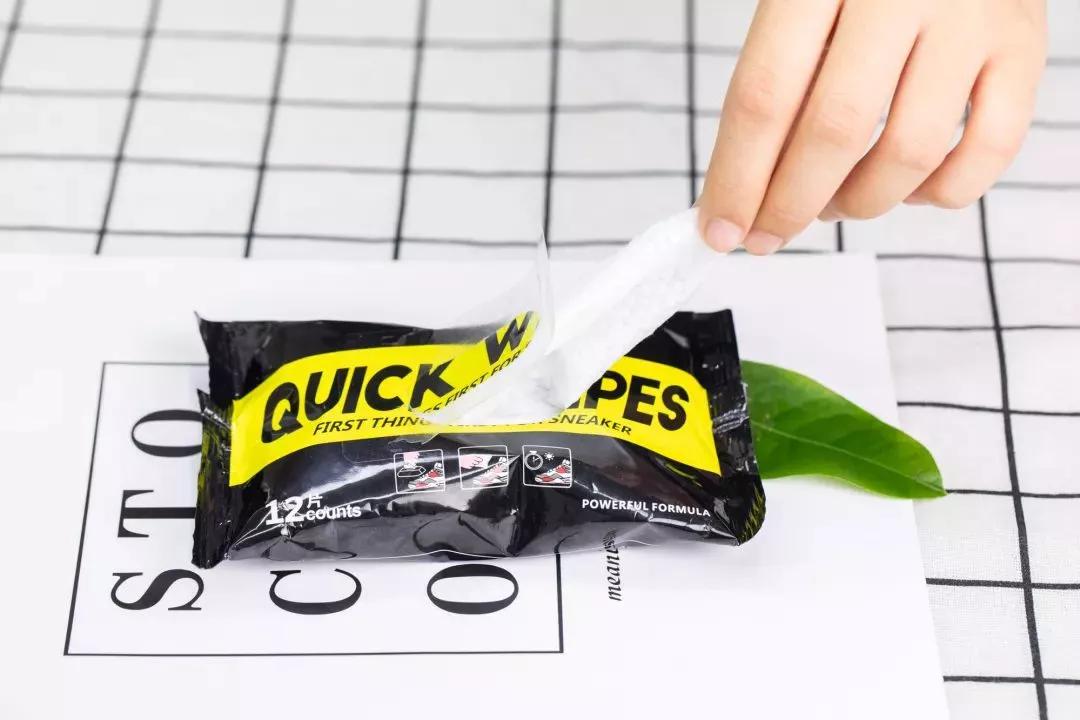 小白鞋休闲时尚大牌,时尚百搭单品莫过于小白鞋