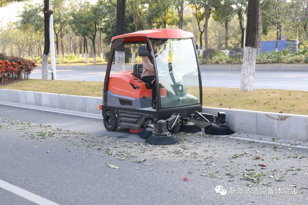 驾驶式扫地车怎么保养,驾驶式洁驰扫地机操作要领