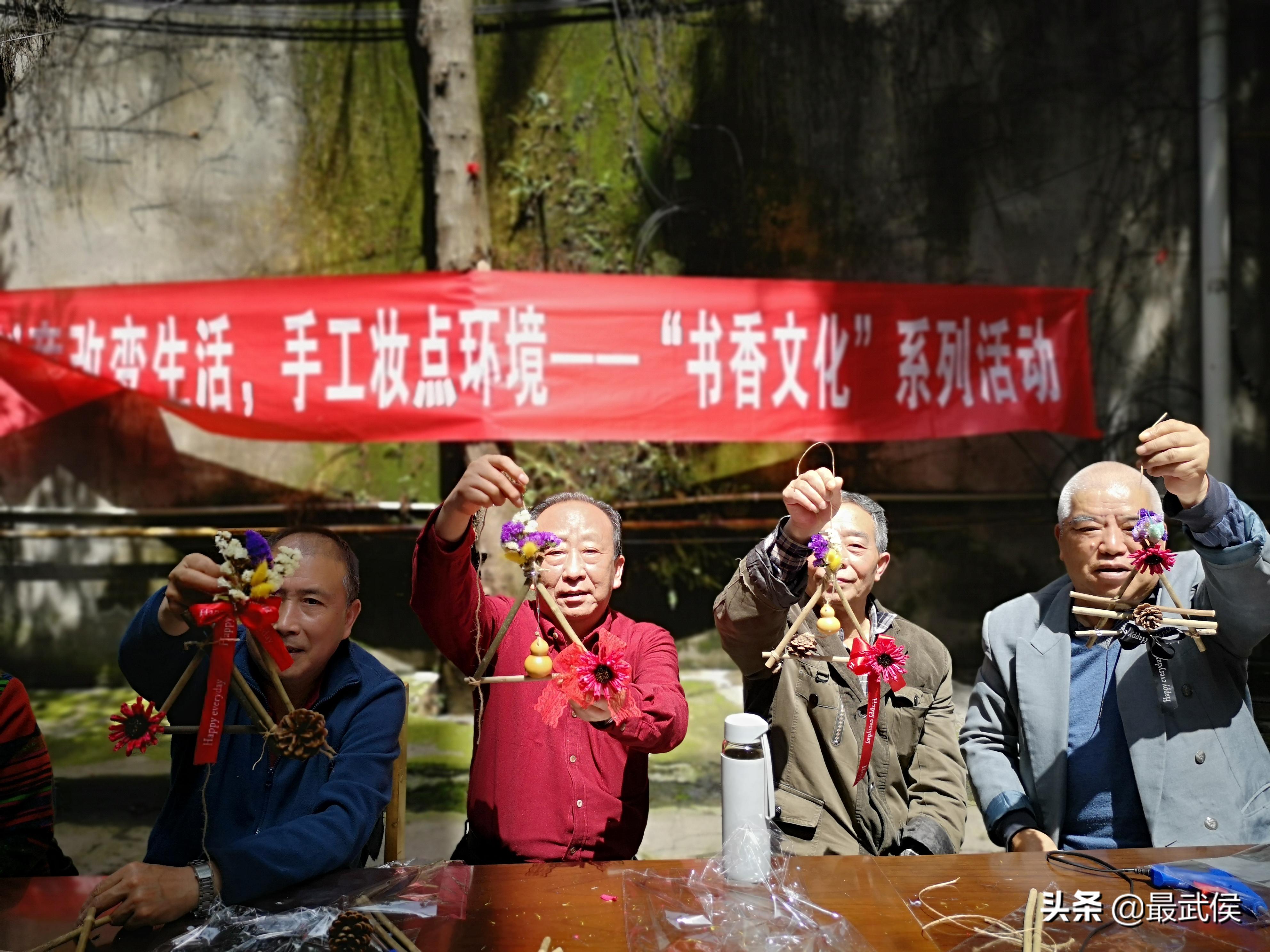 你把枯树枝都拿来丢掉他们却用来做装饰！