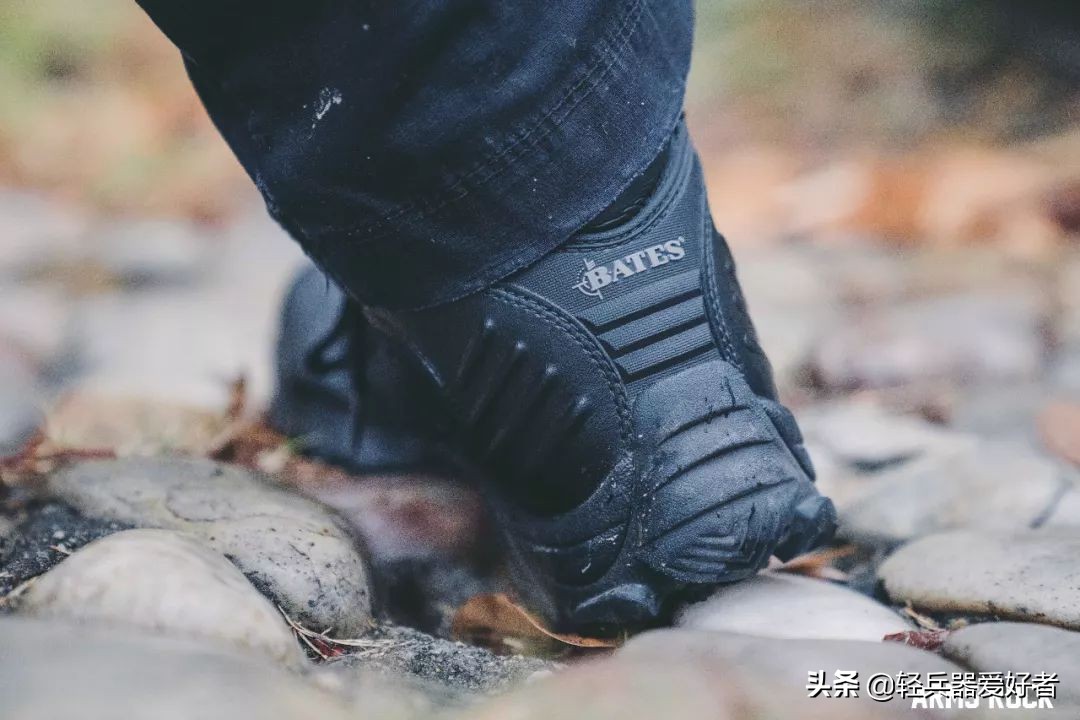 夏季穿哪种防水鞋不臭透气,军靴怎么做到又透气又防水