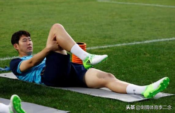 孙兴慜对待中国人的态度,孙兴慜数次对中国球迷比手势