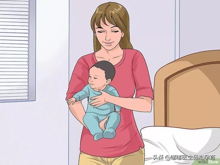 宝宝几个月竖着抱不伤脊椎,宝宝就爱竖着抱