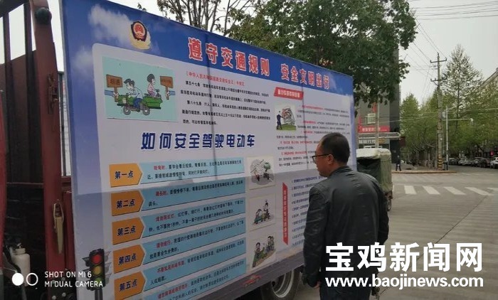 交警交通安全宣传提示,交巡警大队开展交通安全知识宣传
