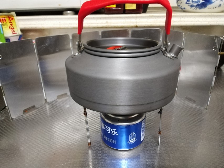 两个易拉罐做酒精炉方法,三个易拉罐自制酒精炉教程