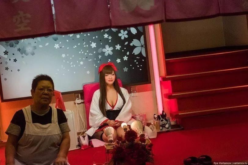 日本*灯区红**的中国男人