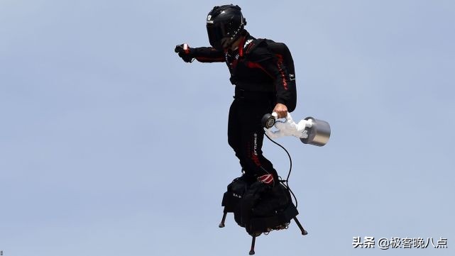 自由飞翔最轻的飞行器,世界上飞得最动感的飞机