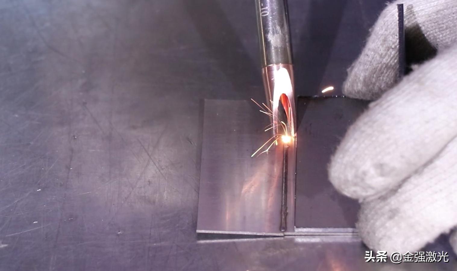 无需经验助你秒变大厨,无需自己编程的焊接机器人