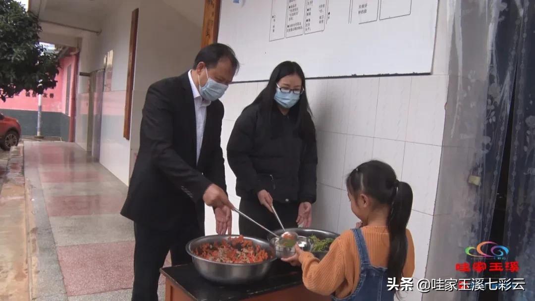 平凡的一线教师不平凡的教育故事,致敬老师感人故事