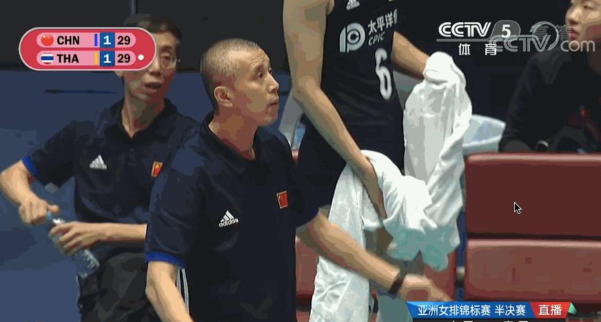 女排被裁判冤枉霸气回应,女排赛程郎平怒斥裁判