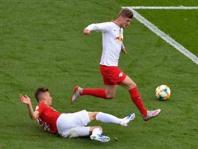 德国杯决赛让人眼花缭乱，但低迷一季的诺伊尔终于脱颖而出