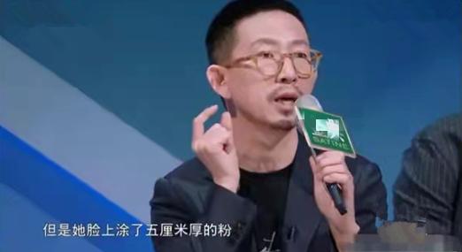 萨顶顶的“假唱转话筒事件”,萨顶顶假唱转话筒事件视频