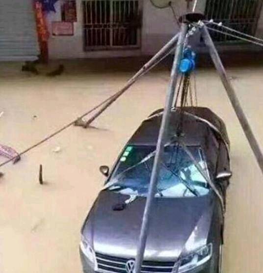 广州大暴雨车主怎么防车被水泡,深圳暴雨车辆泡水