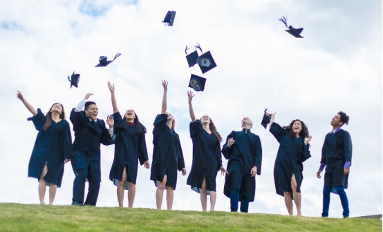 应届生社招靠谱还是校招靠谱,求职类型社招校招和实习