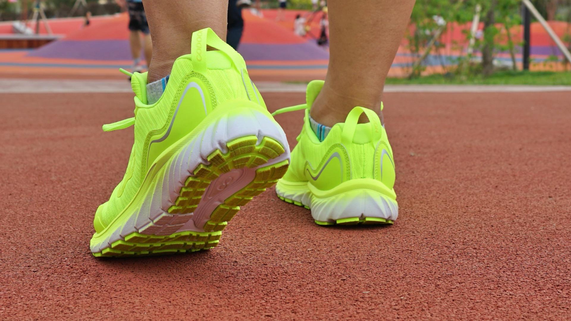 咕咚10k悦弹跑鞋适合中考吗,咕咚24k跑鞋