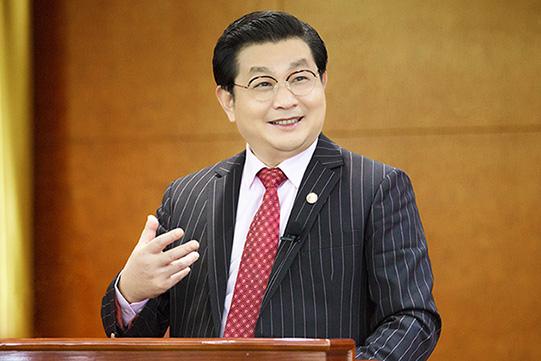 立志让国人年轻二十岁，长寿三十年！魔幻文峰美发，吹出来的帝国