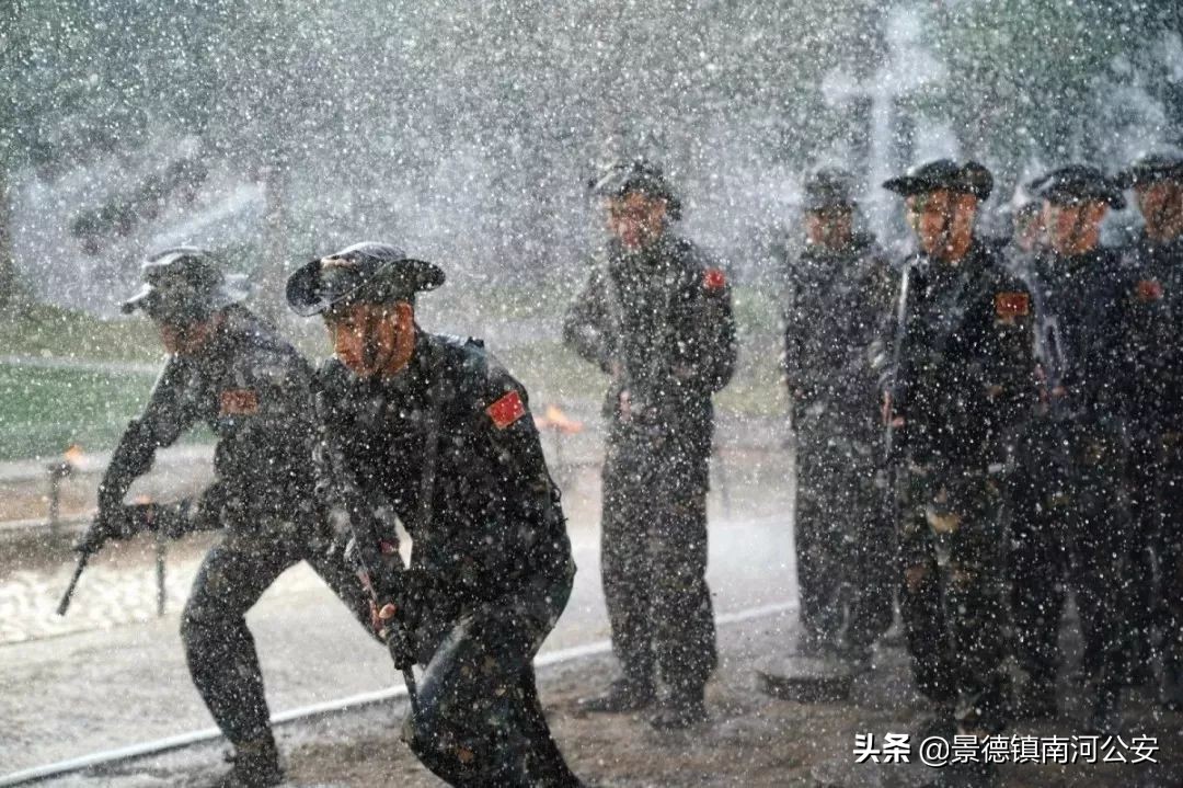 我们与澳门同胞在一起,解放军进驻澳门20周年珍贵画面