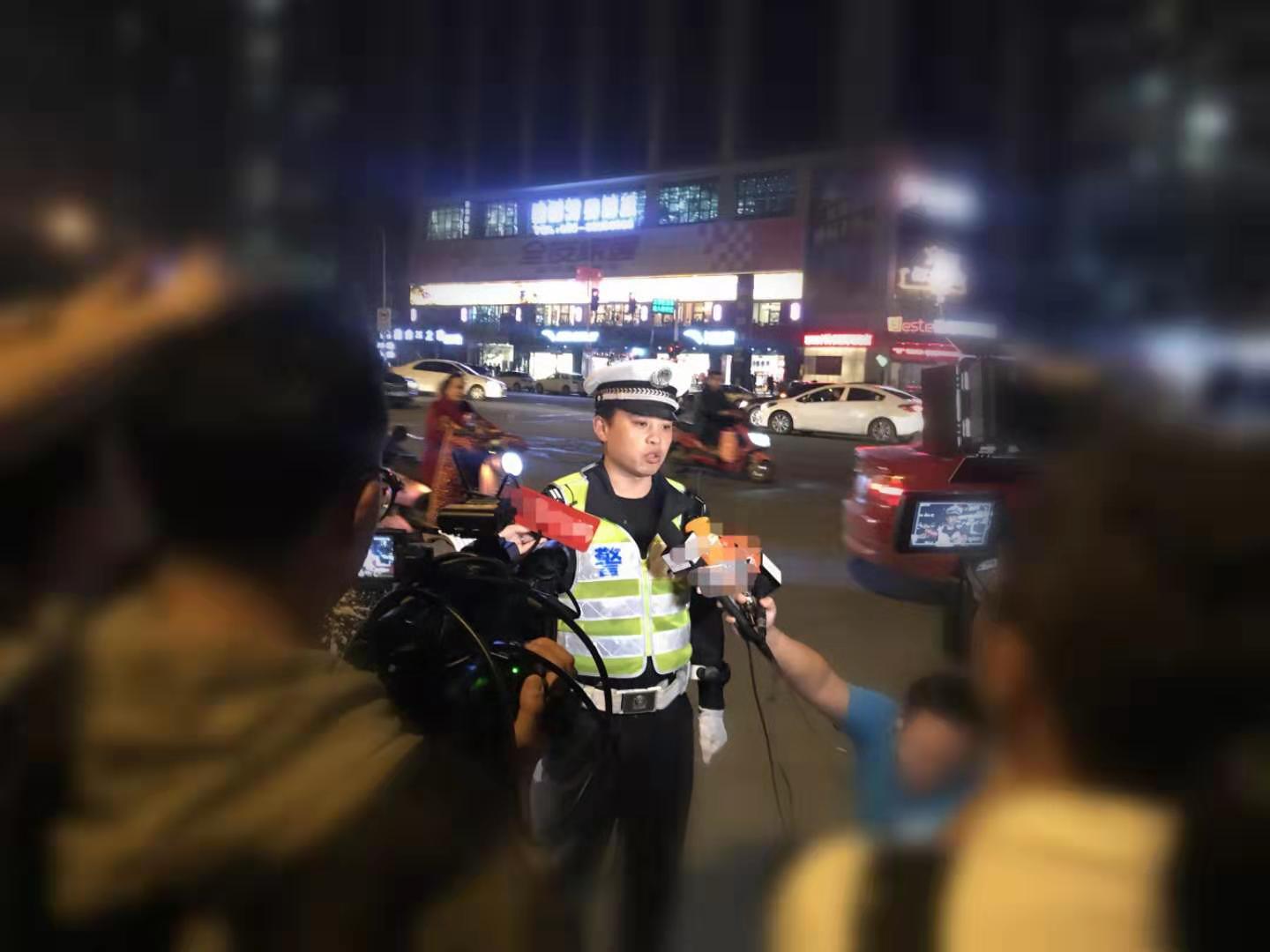 成都严查运渣车超载视频,成都货车超载最新政策