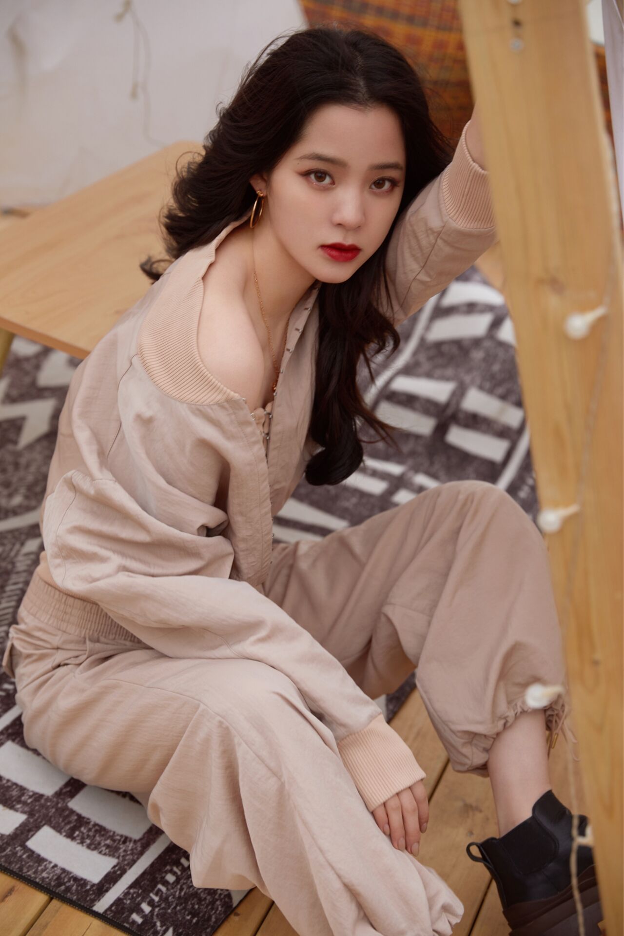 欧阳娜娜衣品升级,欧阳娜娜大胆穿搭美出新高度