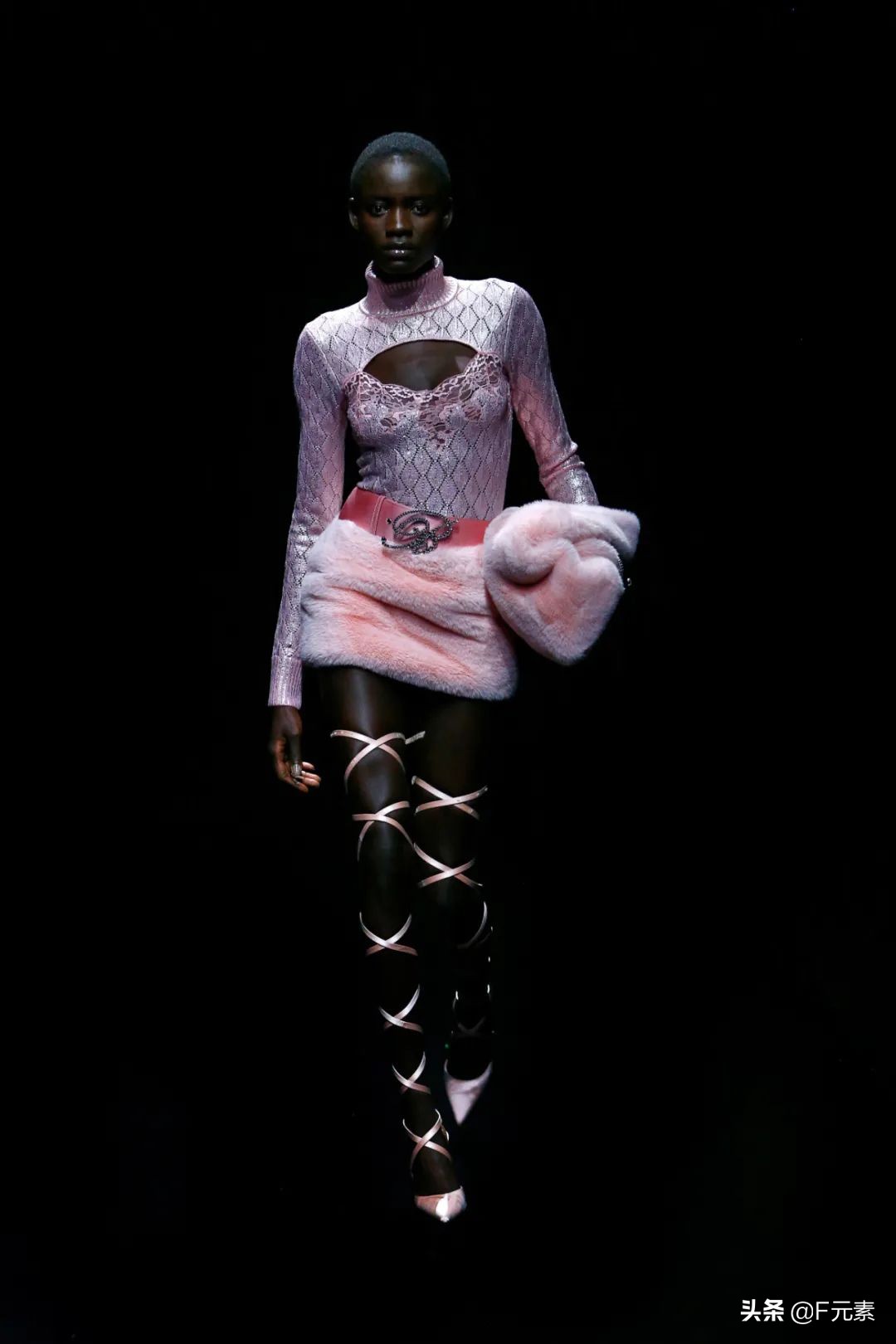 blumarine秋冬系列时装秀,blumarine2022米兰时装