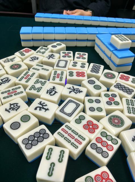 老公喜欢打牌怎么管,老公打麻将该不该管