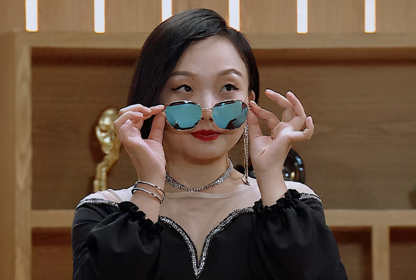 郭敬明点评辣目洋子顾里,郭敬明施柏宇辣目洋子