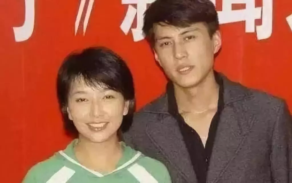 李佳多少岁嫁给靳东的,李佳结过几次婚