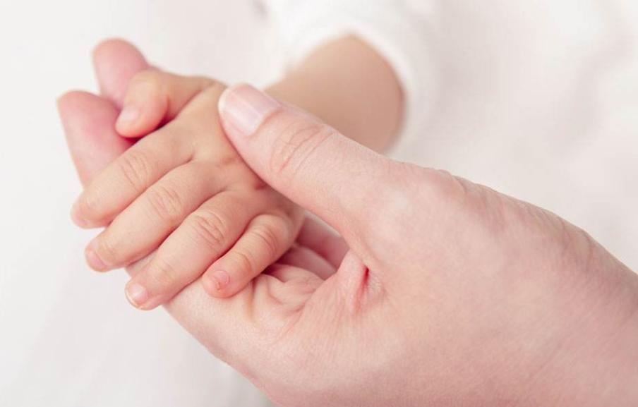 宝宝穿衣服盖被温度,新生儿不容易着凉的被子