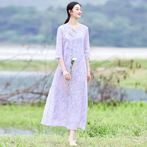 马上就要秋老虎了，不妨试试“棉麻裙”配平底鞋，早秋穿刚刚好