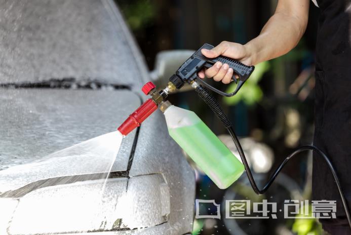 自己在家洗车容易出现什么误区,在家洗车用什么东西洗车不伤车