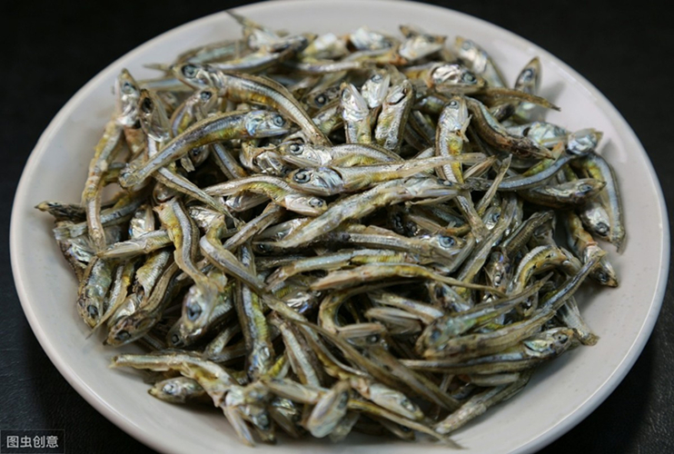 生活在海边的人只能用海鲜充饥,品尝大海的味道纯天然海鲜食材