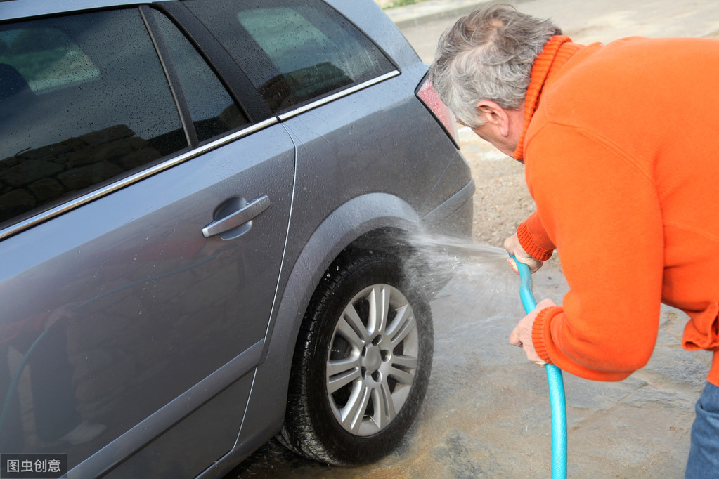 新车有没有必要全车打蜡,不管新车旧车都要清洗这几个部位