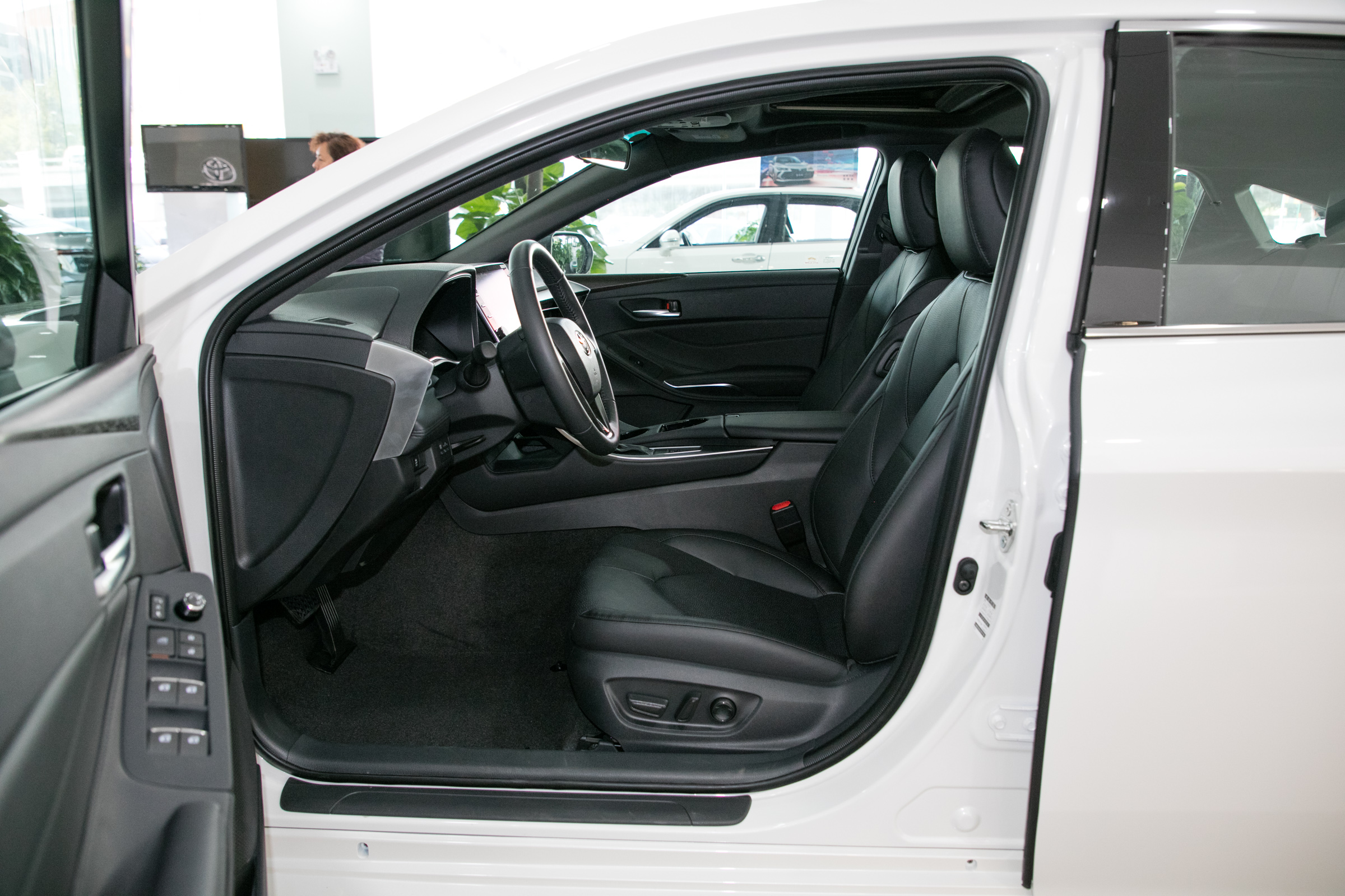 亚洲龙主驾驶总觉得门缝漏风,亚洲龙跑到100左右感觉车窗漏风