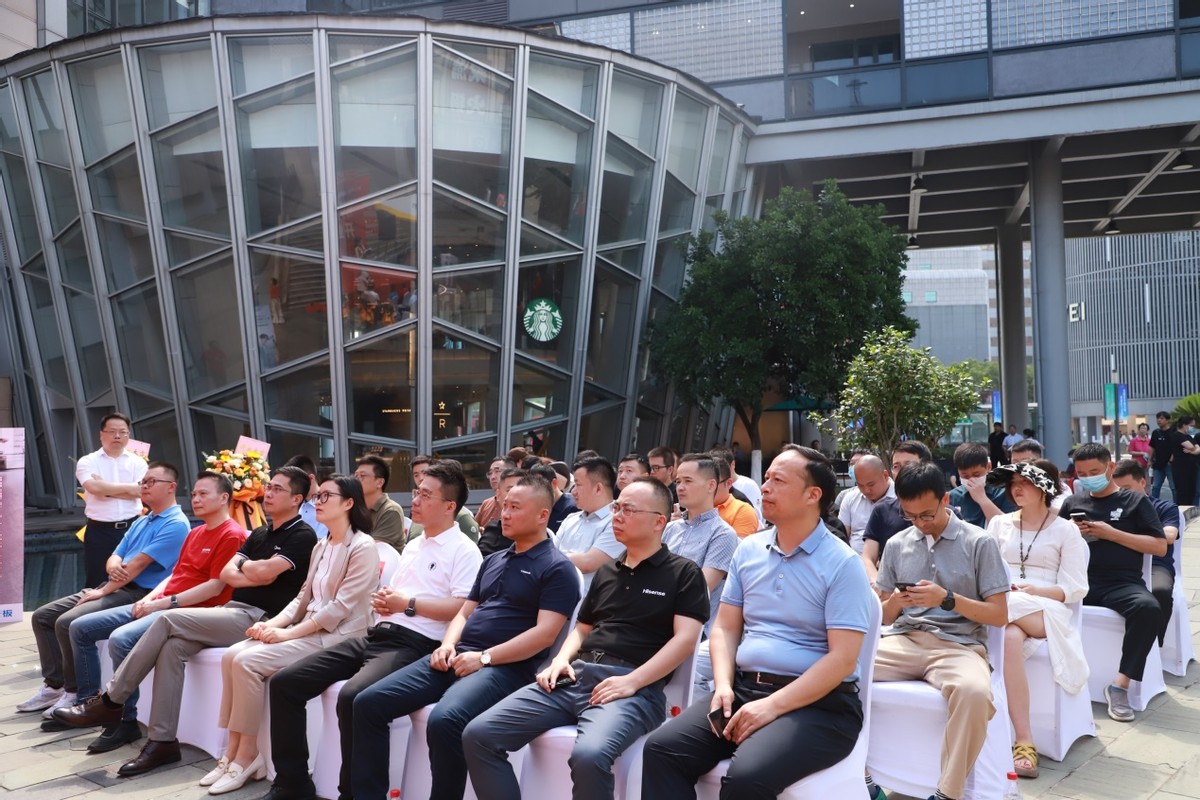 今天宁波的人在这里！苏宁易购天一云店焕新升级，盛大开业！