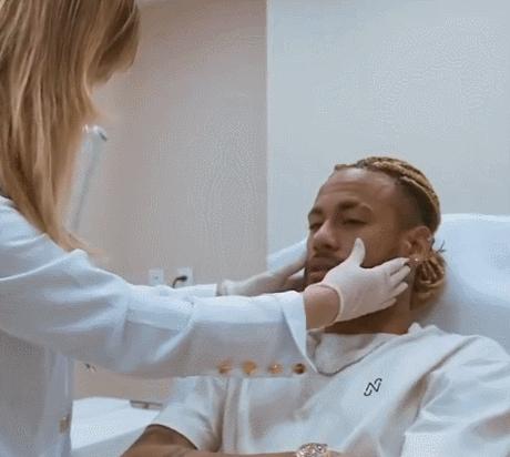 为了女粉连夜do脸染发，这新晋痞帅天花板是男菩萨吧？