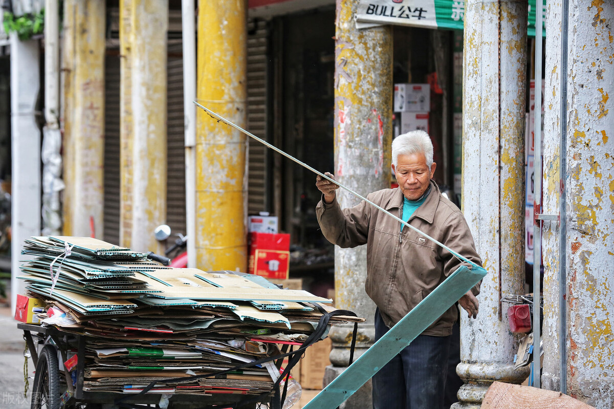 摆摊日入九千被怼,夫妻摆摊日入九千元租金