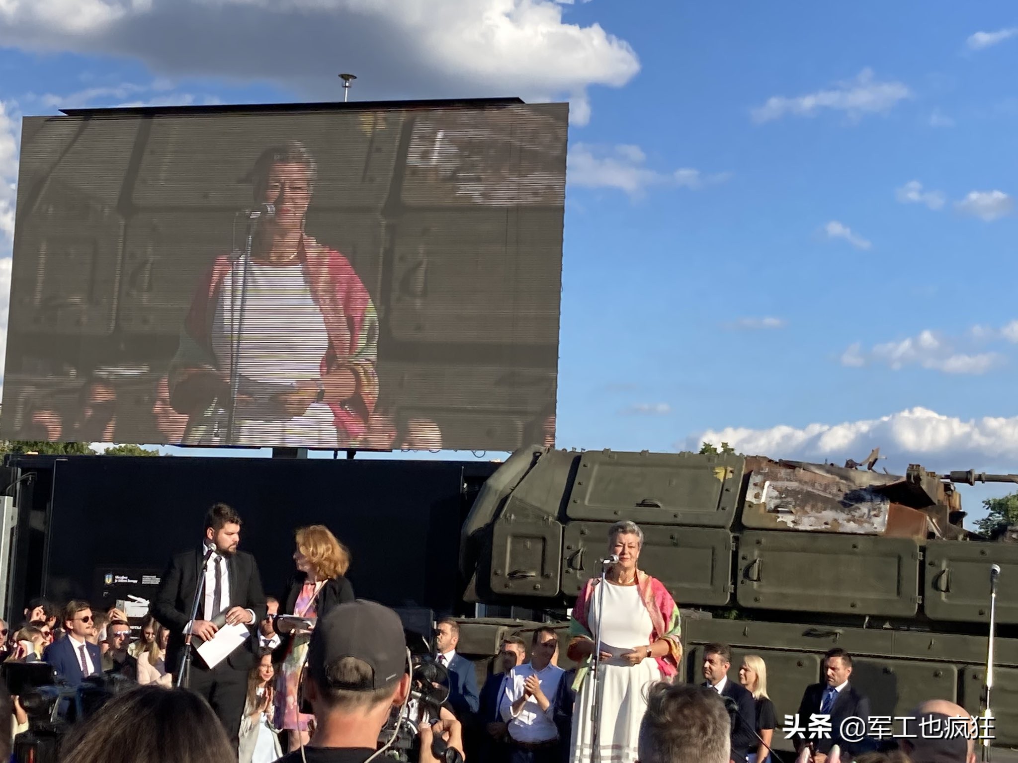 俄罗斯废旧*器武**在捷克展出，法国人意外躺枪遭鄙视