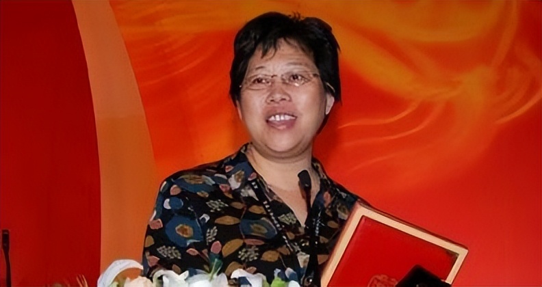 一部手机卖99元，坚持20年不倒闭的荣秀丽，是如何生存至今的