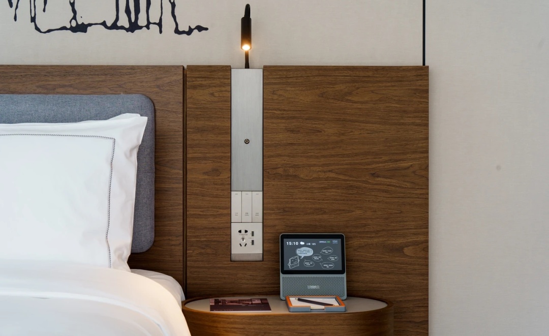 宾馆酒店房间都标配的音箱,顶级酒店房间里的音响