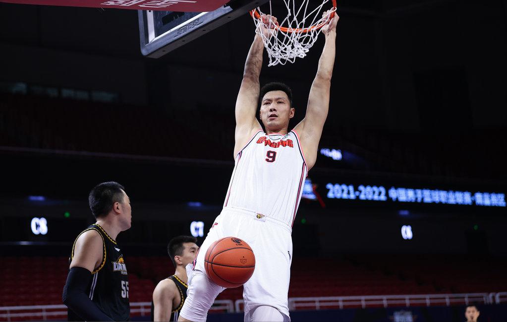 广东队主场讲不出再见,在有限的青春里去一趟广东队主场