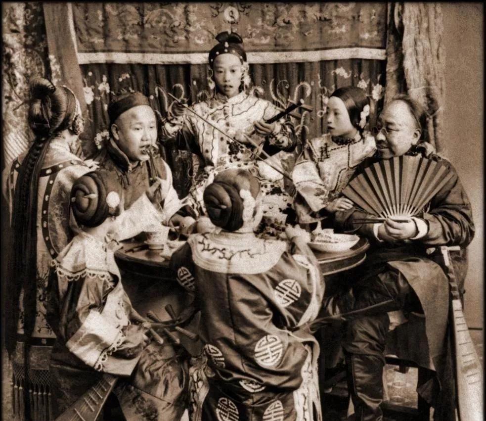 清王朝的灭亡到新中国的成立经历了什么