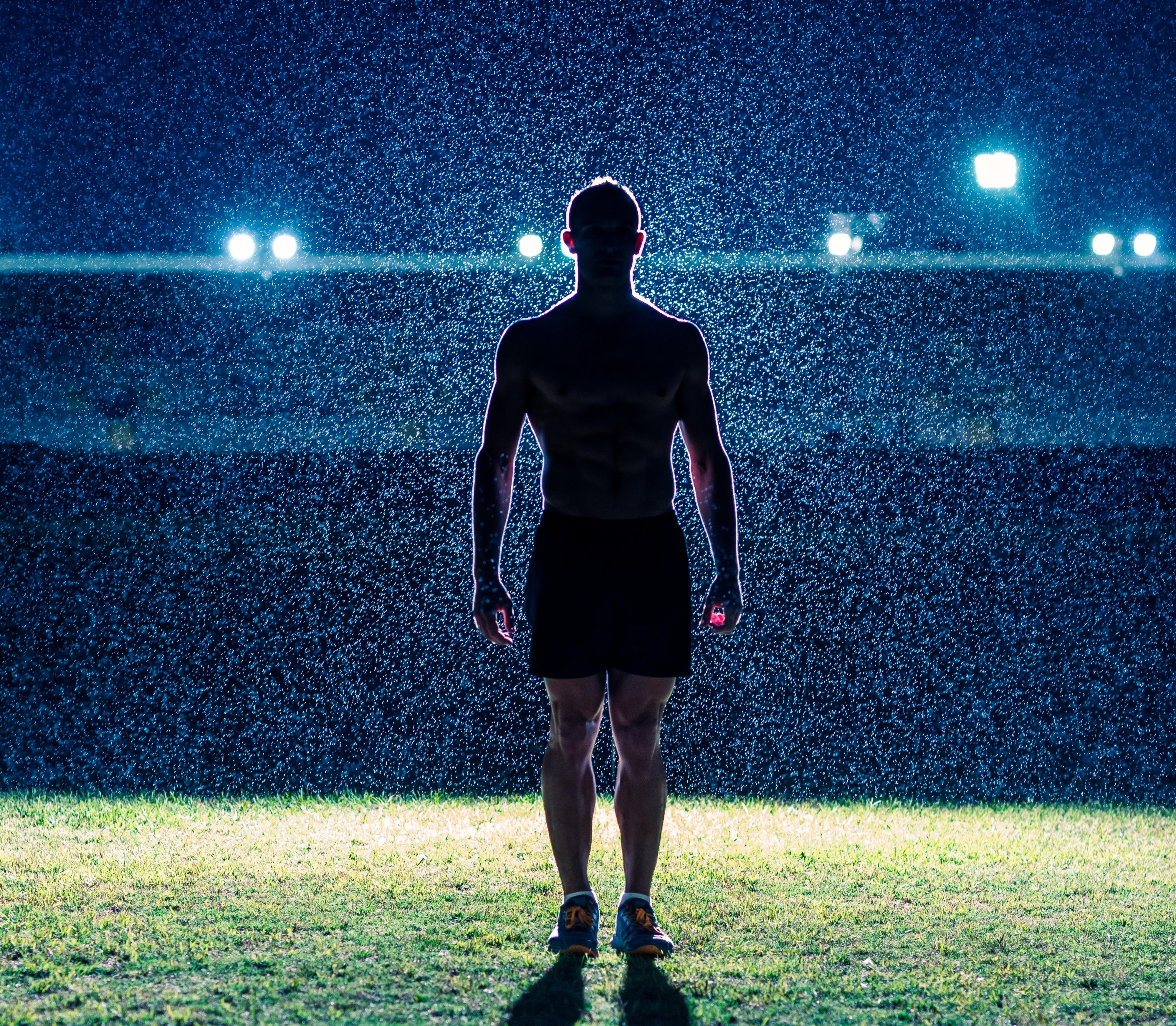 炸裂头条：英超球员开趴必备！模特签保密协议，*爱性**派对任你玩！
