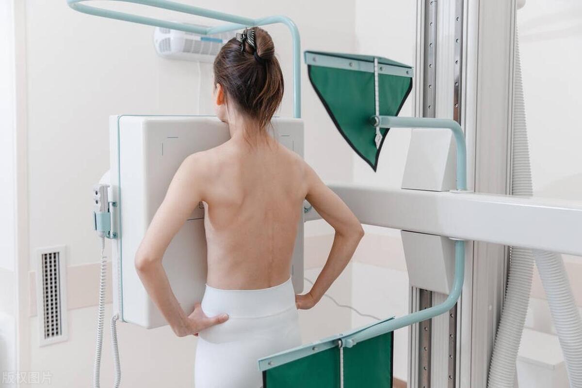 老公喜欢摸我胸，昨天他说我胸变硬了，胸部按摩也没用，怎么回事