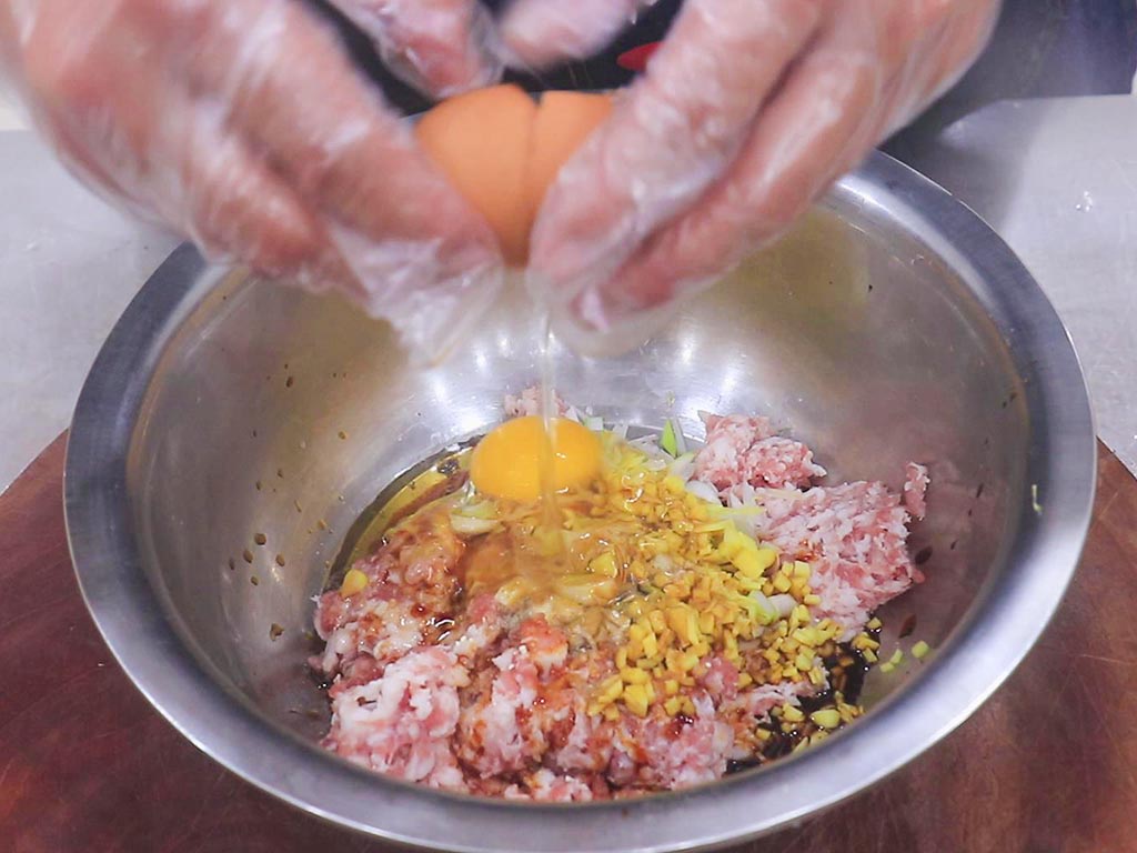 中秋美食月饼品尝与传统文化体验,中秋团聚的时候必吃的美食