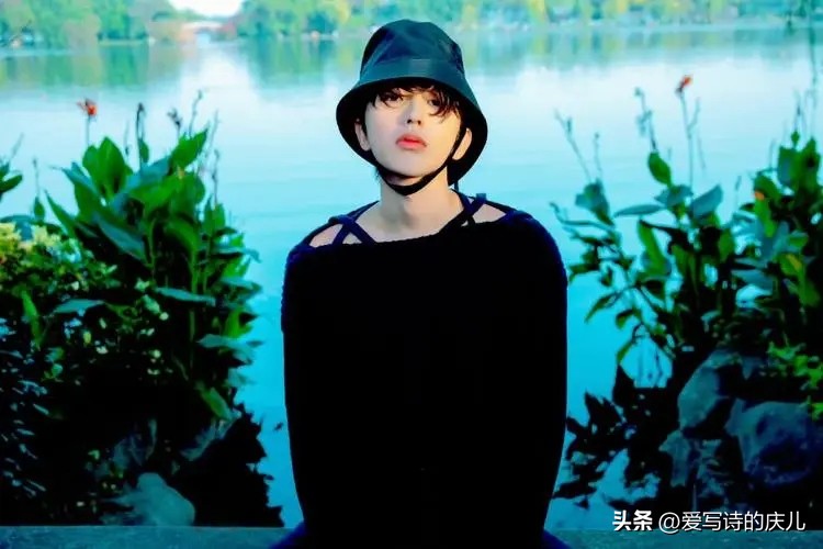 庆儿诗歌~我听着歌，我想着我的故事