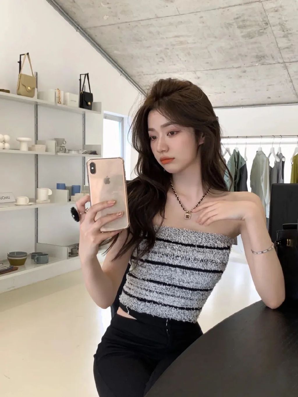 2018发色显肤色白又低调的发色,浅发色和深发色哪个更低调