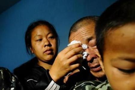 23年后亲生母亲找上门,养父母24年考上博士后认亲