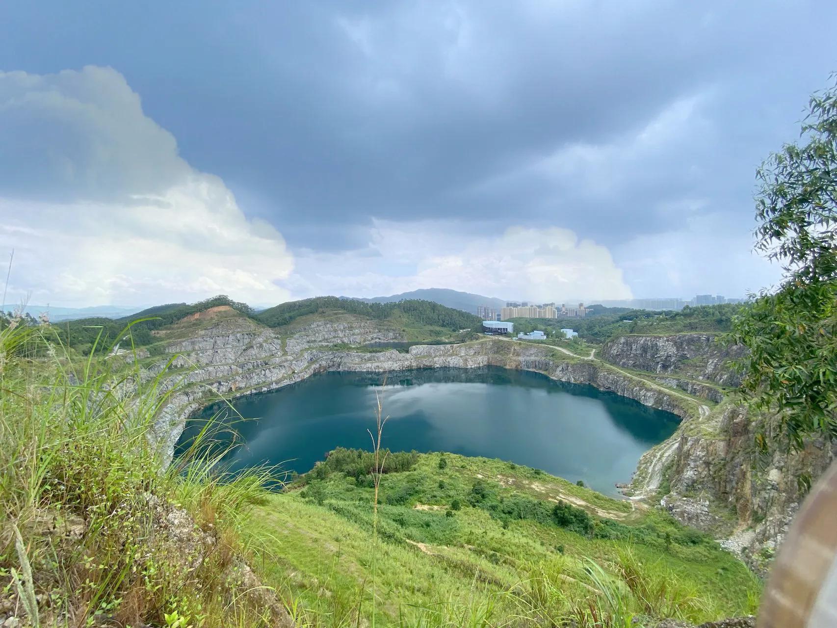 黄埔油麻山和石牙顶天坑相距多远,黄埔天坑景点